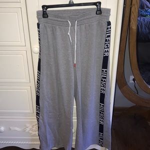 Grey Tommy Hilfiger Swetpants!